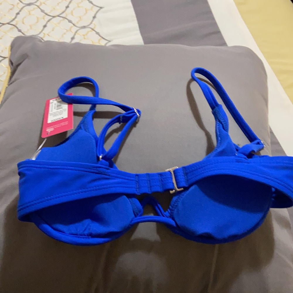 Underwire Swim Top With Padding - Picture 3 of 5
